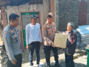 Semangat Hari Bhayangkara Ke-80, Polres Parepare Salurkan Bantuan Sosial bagi Keluarga Pra Sejahtera
