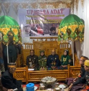 Disaksikan Arajang Binuang Mandar XVIII dan Dewan Adat Tallu Bate