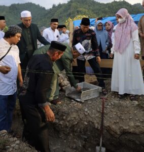 Peletakan Batu Pertama Asrama Putri Pondok Pesantren Mandala Nusantara Mamuju Berlangsung Khidmat